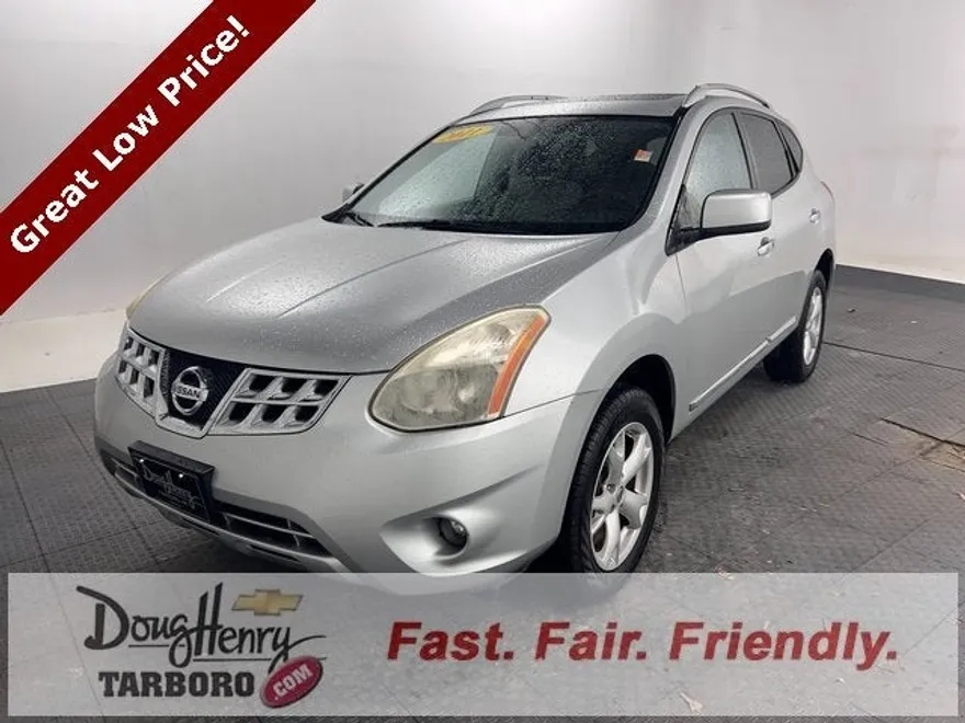 2011 Nissan Rogue SV photo 1