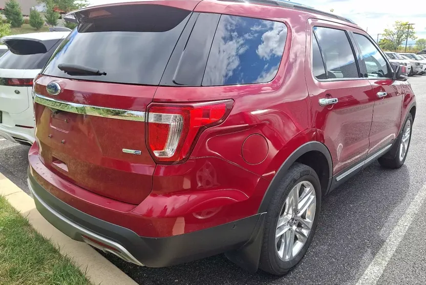 2016 Ford Explorer Limited photo 1