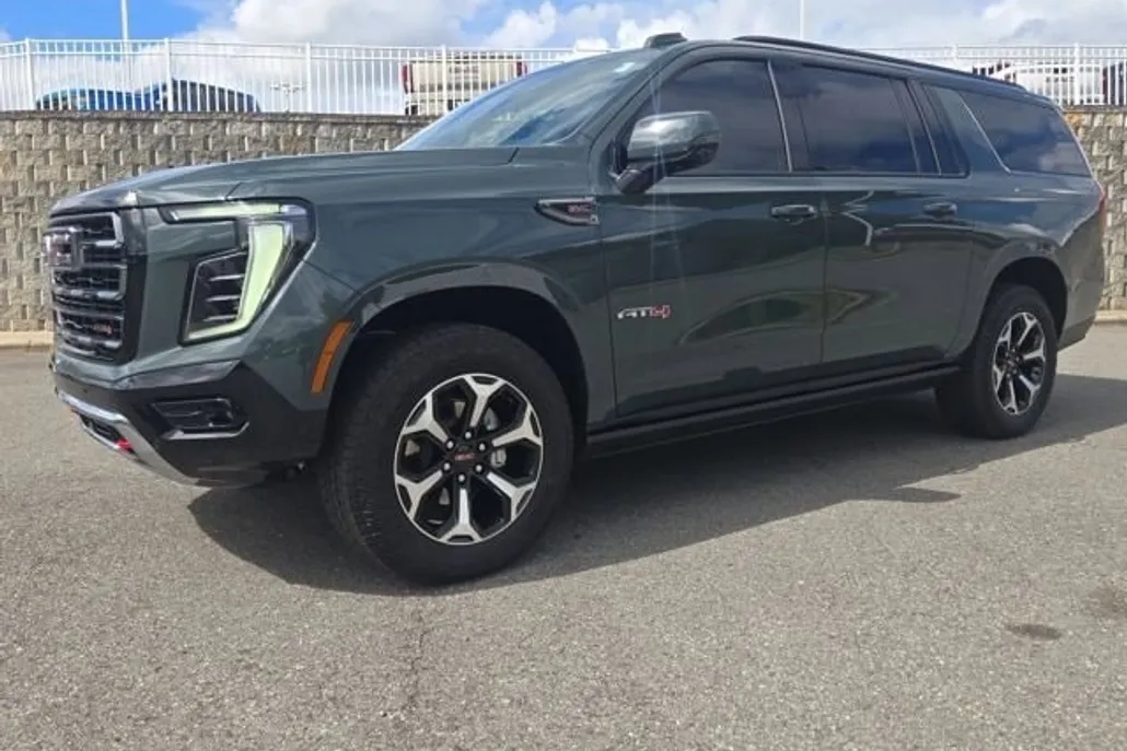 2025 Gmc Yukon XL AT4 photo 1