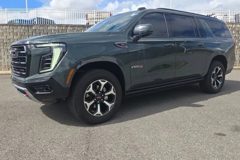 2025 Gmc Yukon XL AT4 photo 1
