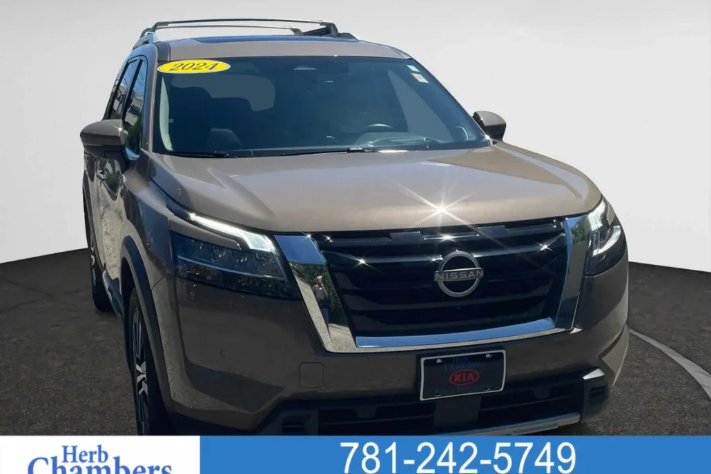 2024 Nissan Pathfinder Platinum photo 1