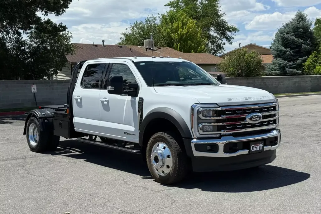 2025 Ford F-550 Lariat photo 1