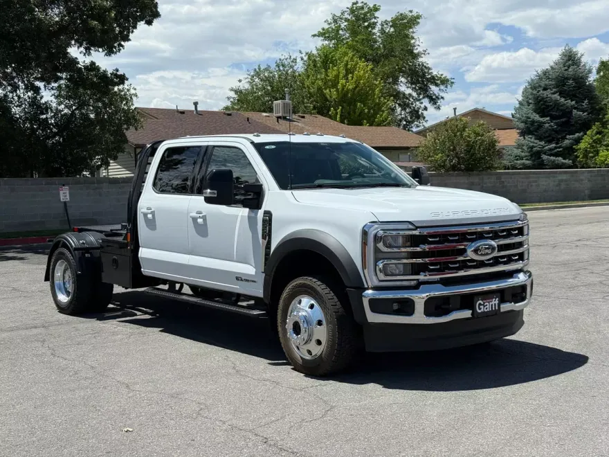 2025 Ford F-550 Lariat photo 1