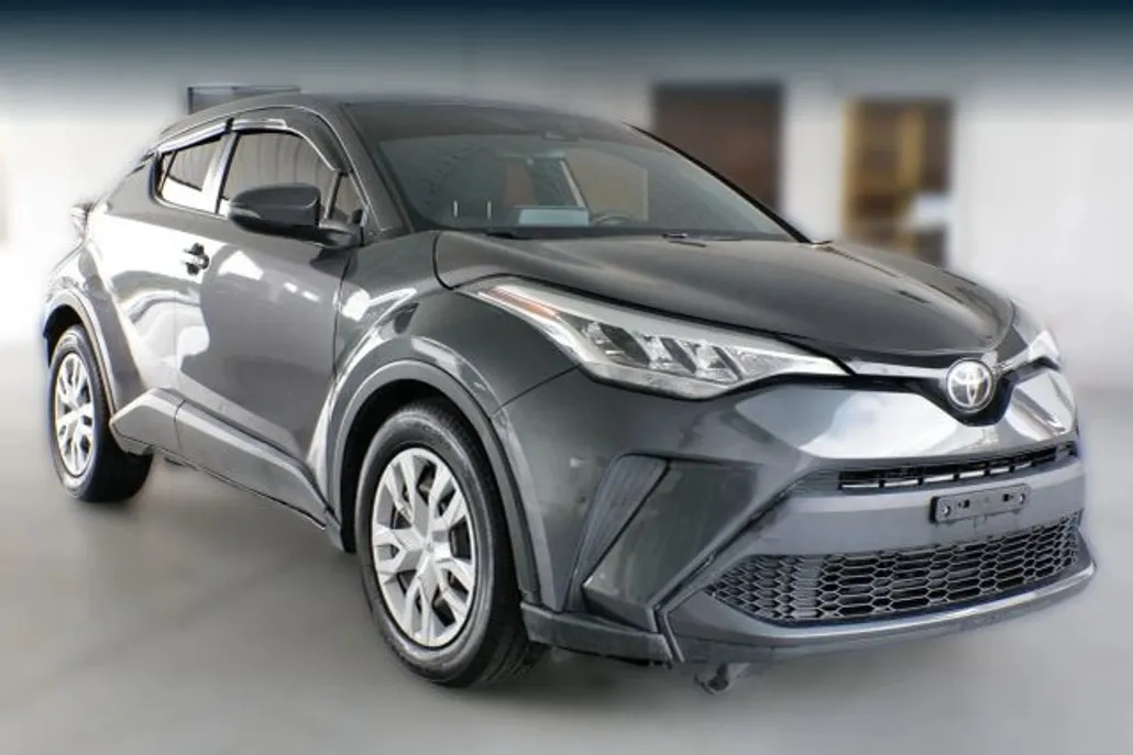 2021 Toyota C-HR LE photo 1