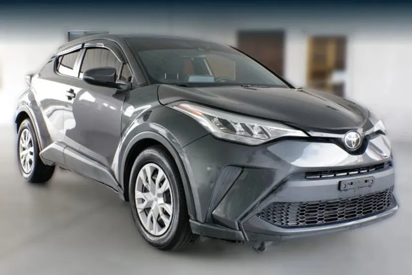 2021 Toyota C-HR LE photo 1