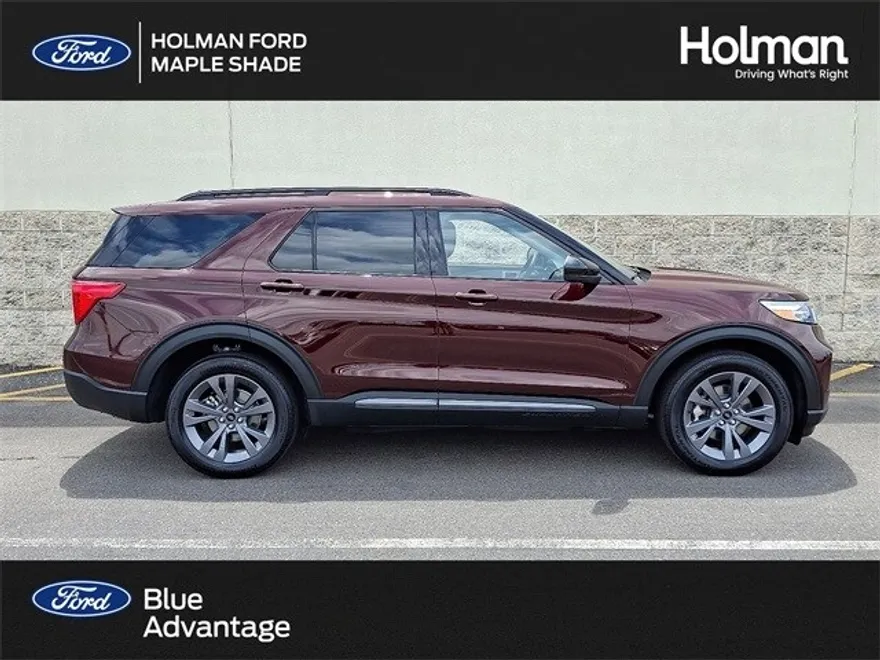 2022 Ford Explorer XLT photo 1