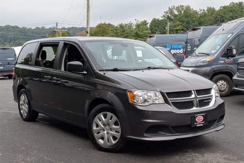 2019 Dodge Grand Caravan SE photo 1