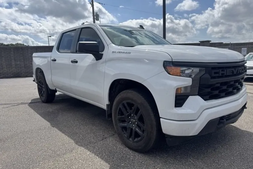 2024 Chevrolet Silverado 1500 Custom photo 1