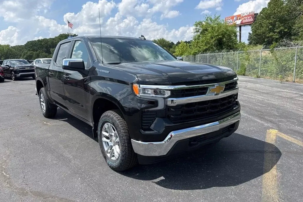 2025 Chevrolet Silverado 1500 LT photo 1