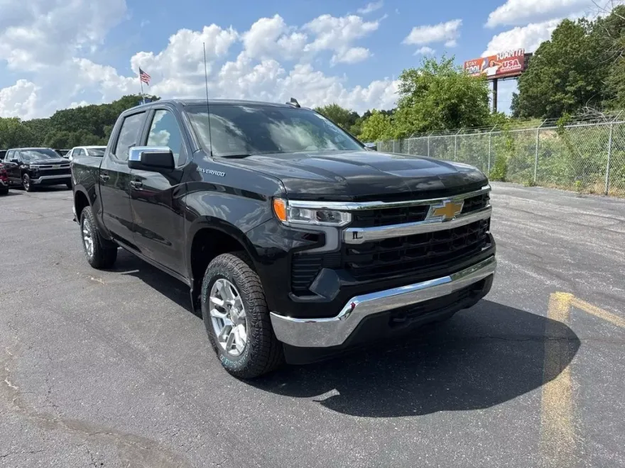 2025 Chevrolet Silverado 1500 LT photo 1