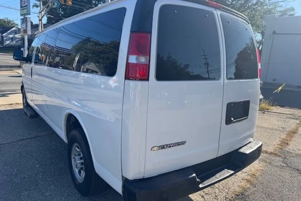 2019 Chevrolet Express LS 3500 photo 1