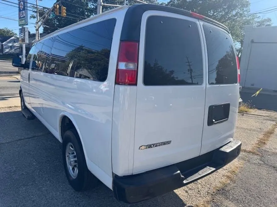 2019 Chevrolet Express LS 3500 photo 1