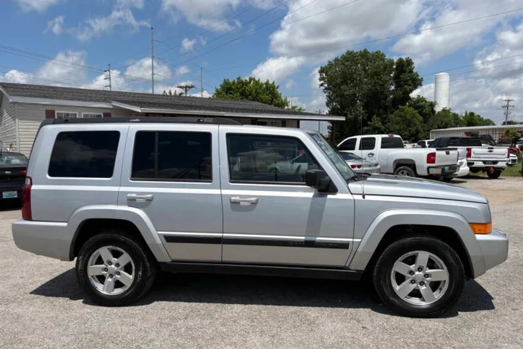 2008 Jeep Commander Sport photo 1