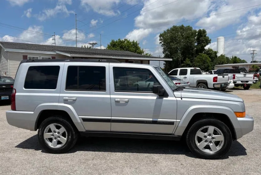 2008 Jeep Commander Sport photo 1