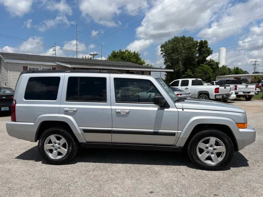 2008 Jeep Commander Sport photo 1