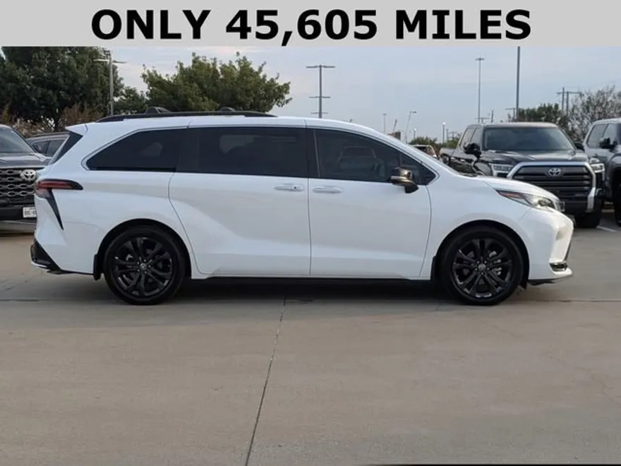 2024 Toyota Sienna XSE photo 1