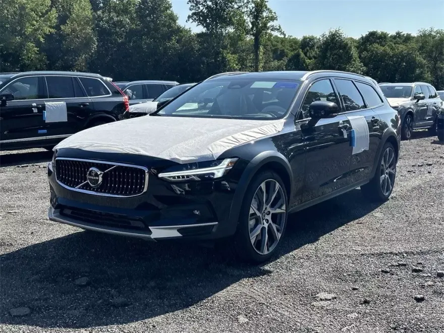 2025 Volvo V90 Cross Country B6 photo 1