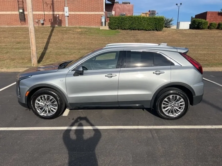 2024 Cadillac XT4 Premium Luxury photo 1