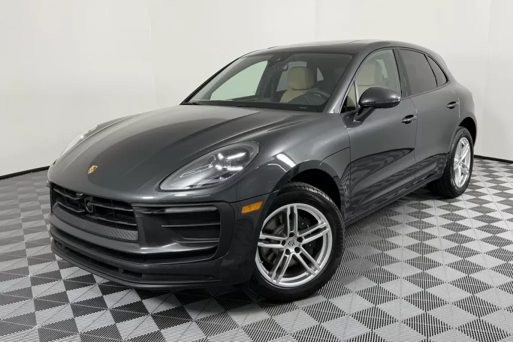 2025 Porsche Macan T photo 1