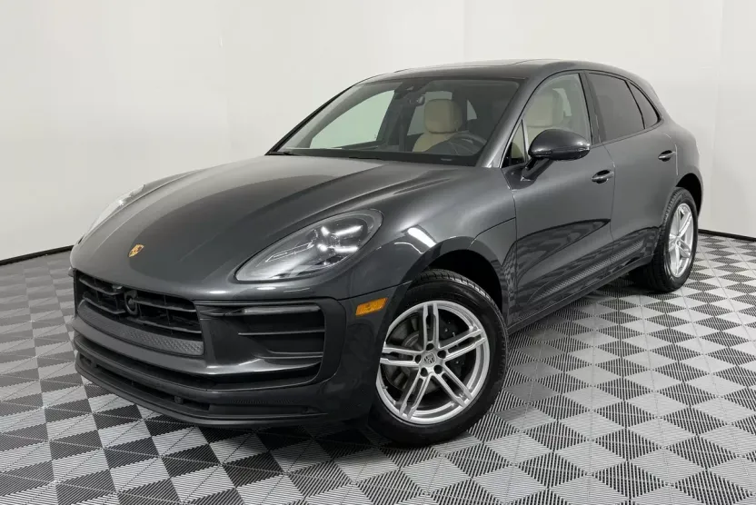 2025 Porsche Macan T photo 1