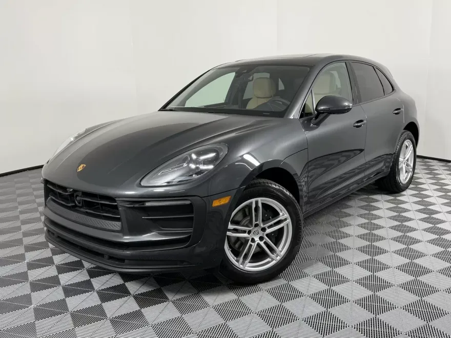2025 Porsche Macan T photo 1