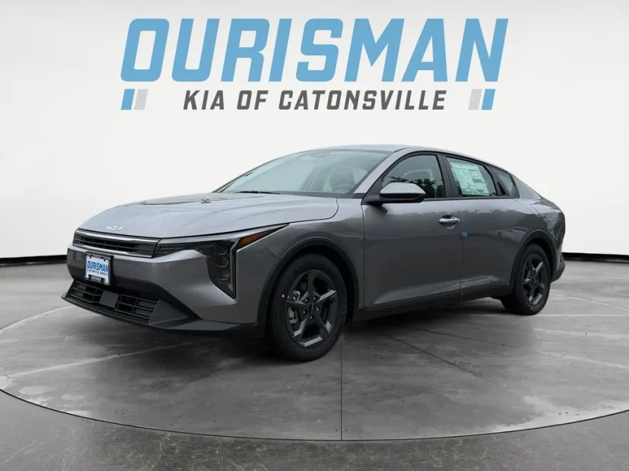 2025 Kia K4 LXS photo 1