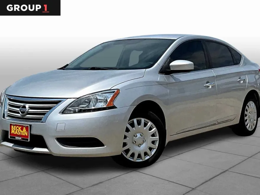 2015 Nissan Sentra SV photo 1