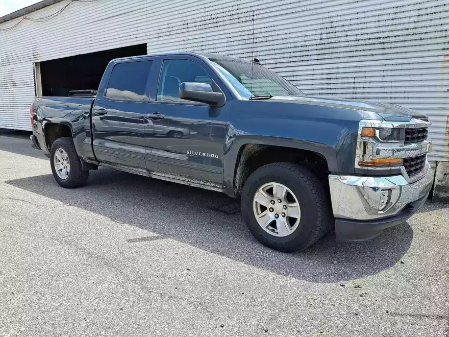 2018 Chevrolet Silverado 1500 LT photo 1