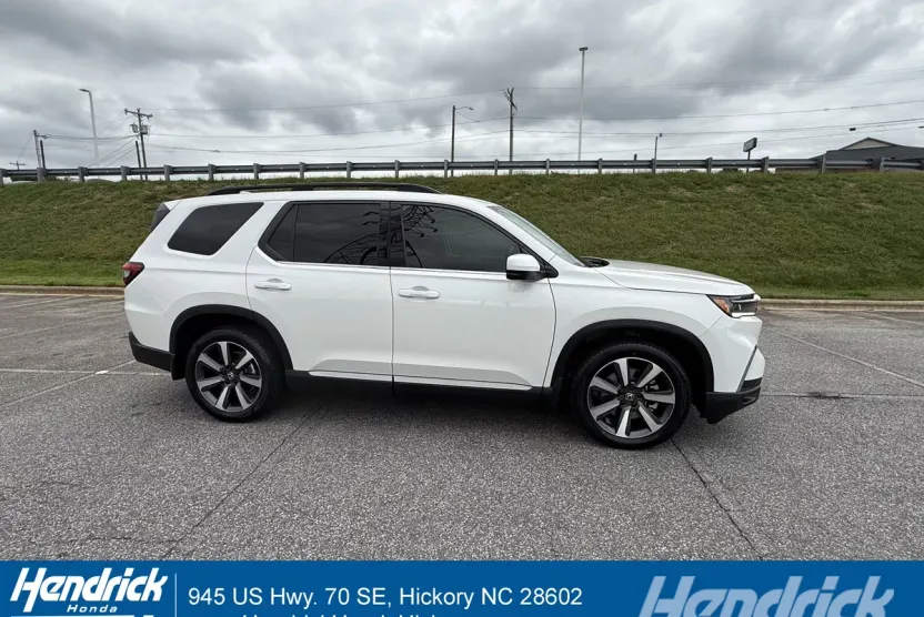 2023 Honda Pilot Touring photo 1