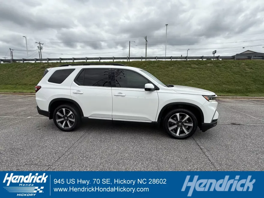 2023 Honda Pilot Touring photo 1