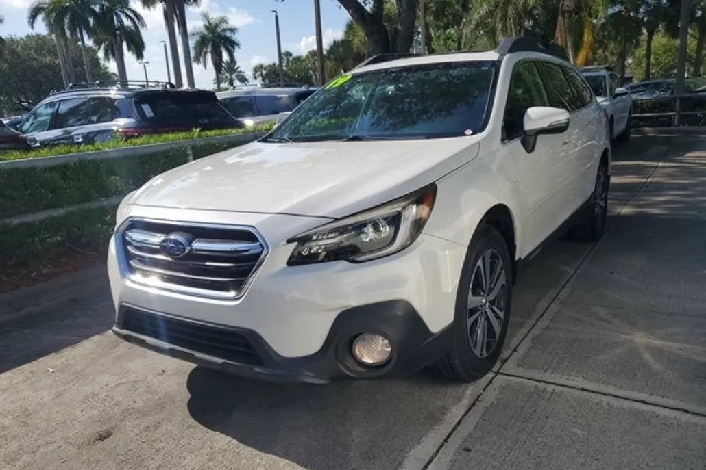 2019 Subaru Outback 2.5i Limited photo 1