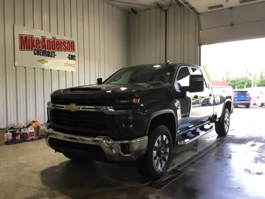 2025 Chevrolet Silverado 2500HD LT photo 1