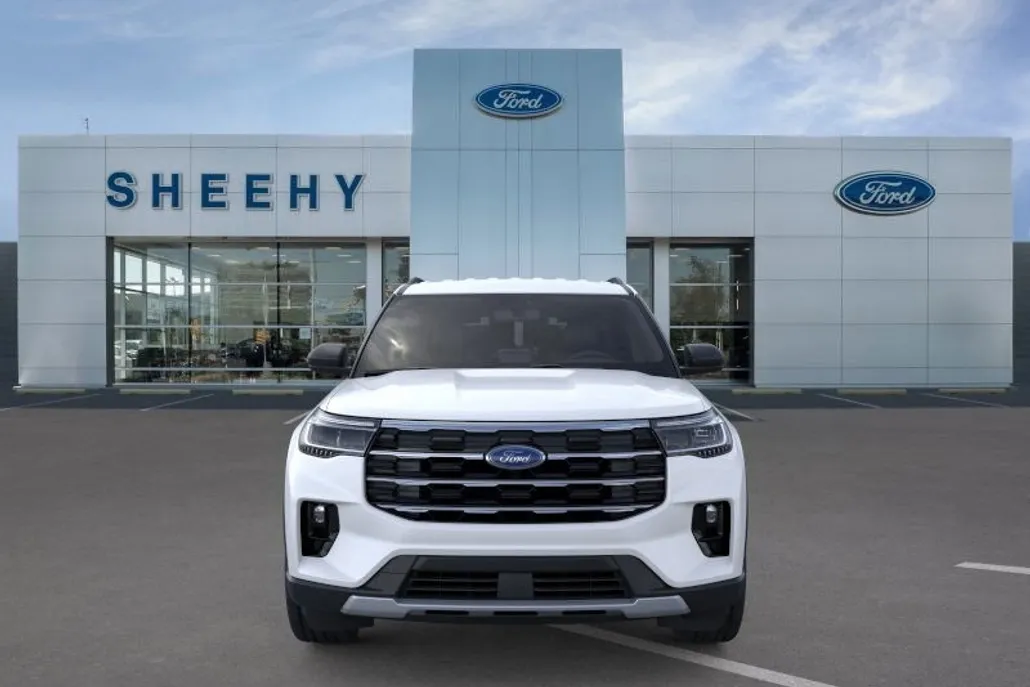 2025 Ford Explorer photo 1