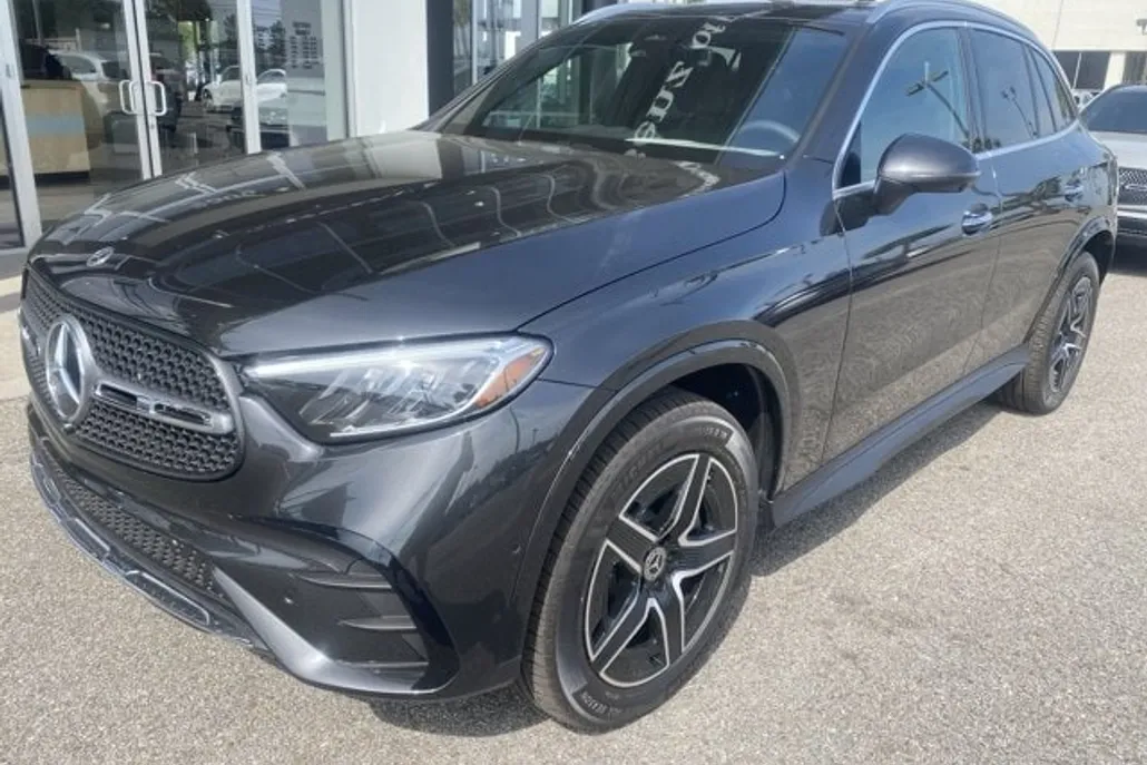 2025 Mercedes Benz GLC 300 4MATIC photo 1