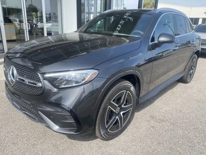 2025 Mercedes Benz GLC 300 4MATIC photo 1