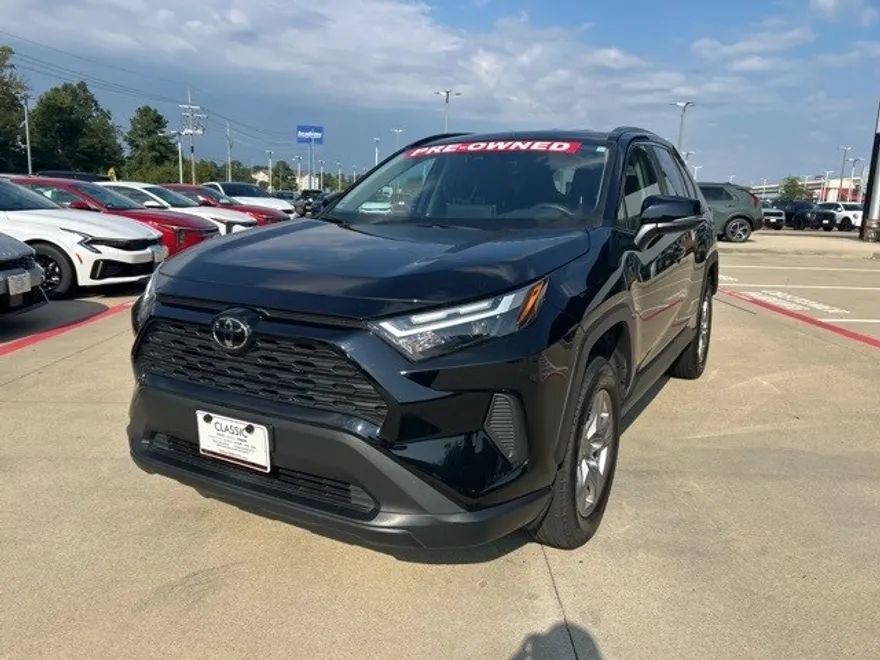 2024 Toyota RAV4 XLE photo 1