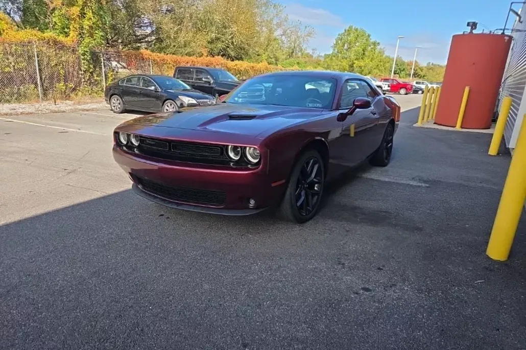 2022 Dodge Challenger SXT photo 1