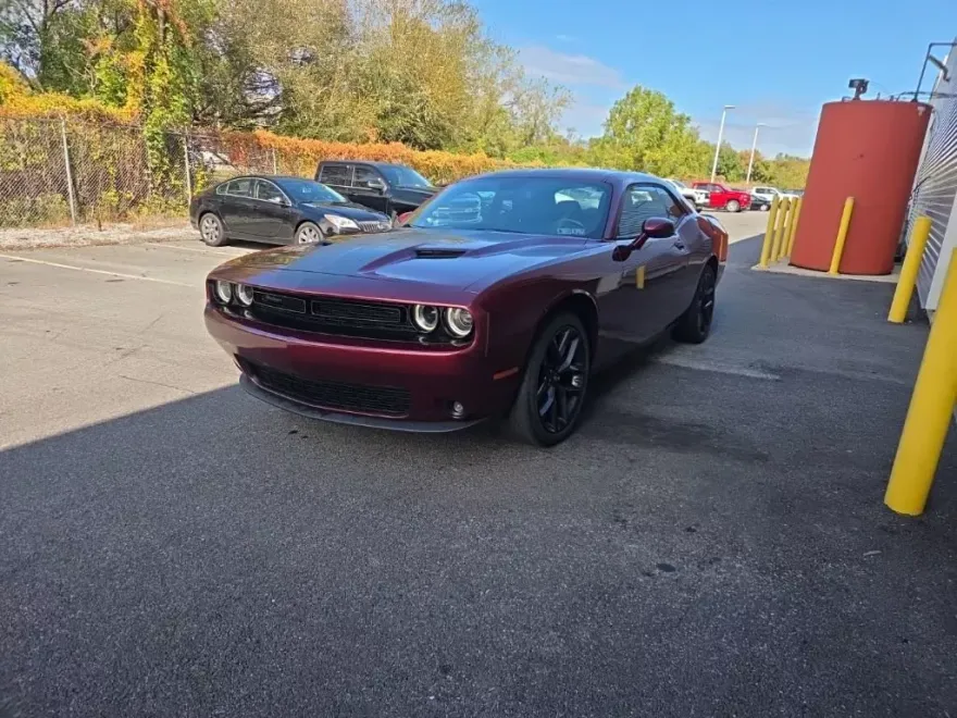 2022 Dodge Challenger SXT photo 1