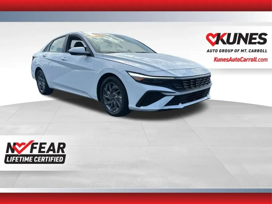 2024 Hyundai Elantra SEL photo 1