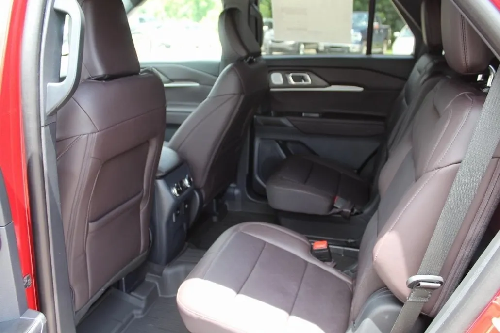 2025 Ford Explorer Platinum photo 1