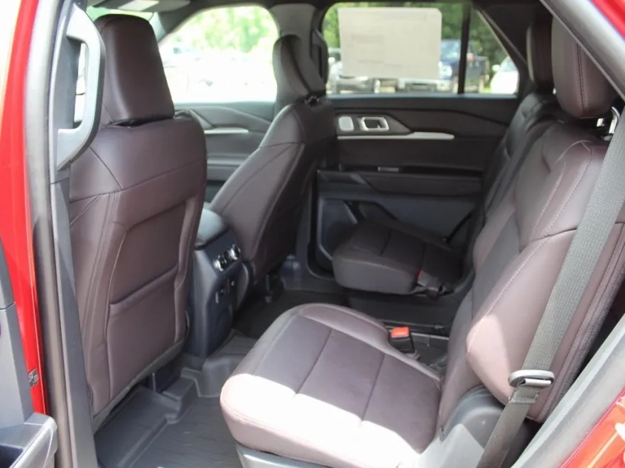2025 Ford Explorer Platinum photo 1