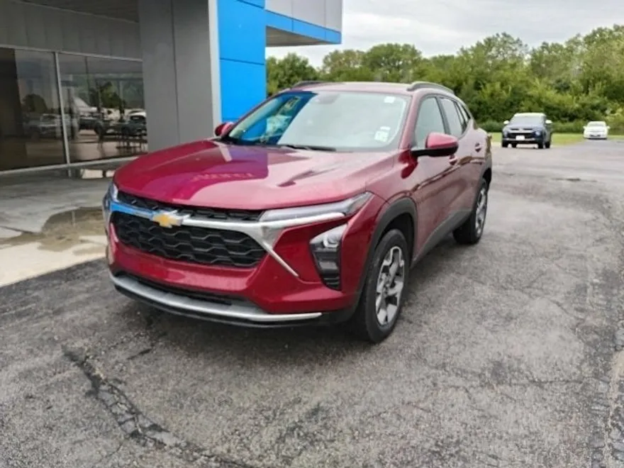 2025 Chevrolet Trax LT photo 1