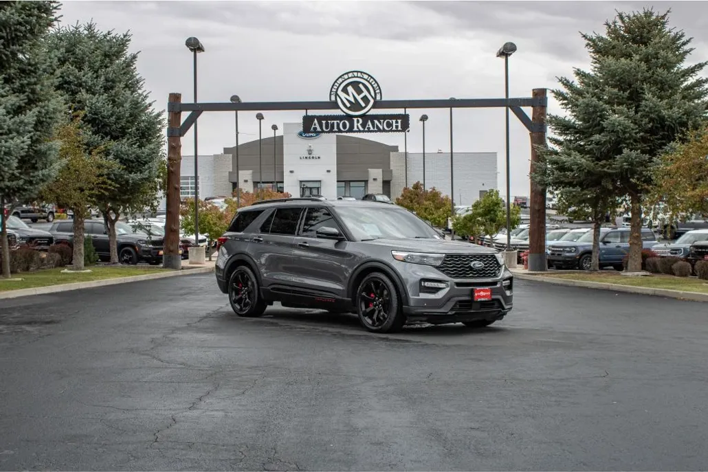 2021 Ford Explorer ST photo 1