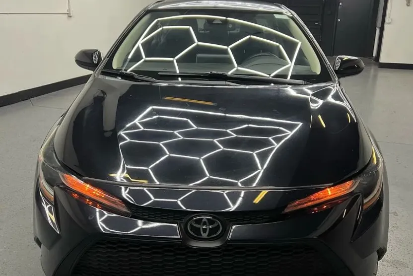 2021 Toyota Corolla LE photo 1