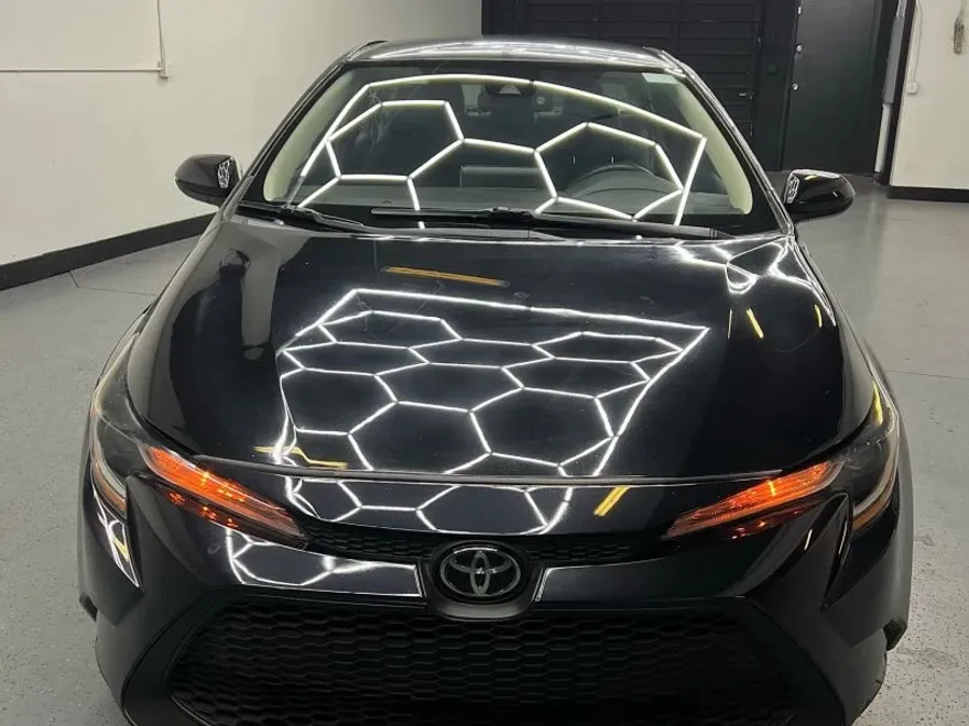2021 Toyota Corolla LE photo 1