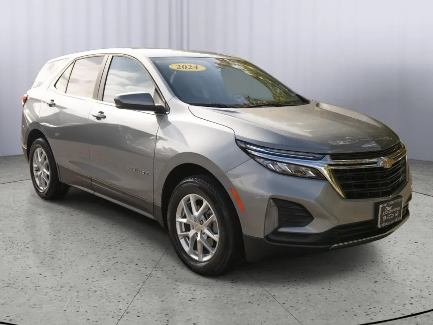 2024 Chevrolet Equinox LT photo 1