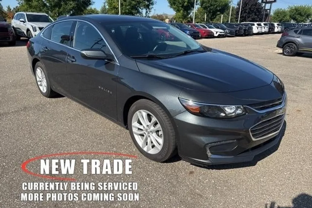 2017 Chevrolet Malibu 1LT photo 1