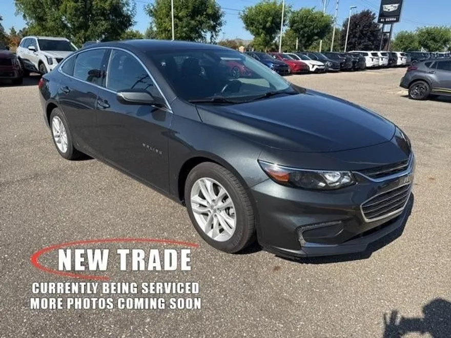 2017 Chevrolet Malibu 1LT photo 1
