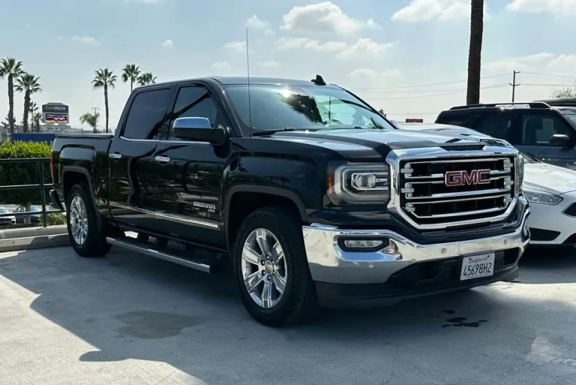 2017 Gmc Sierra 1500 SLT photo 1
