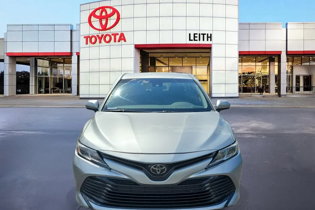 2019 Toyota Camry LE photo 1